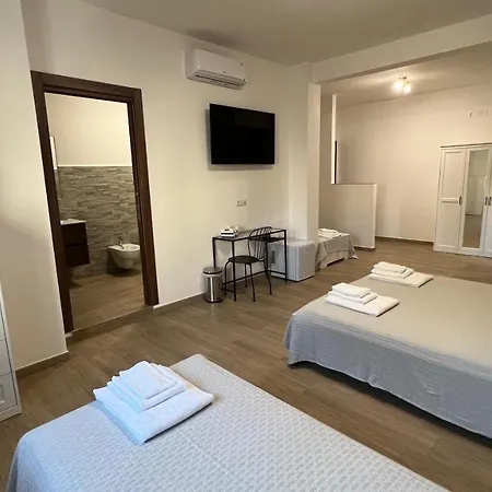 بيت ضيافة Cala Portavecchia 2*