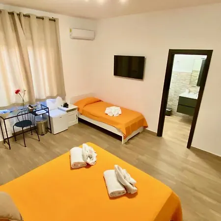 بيت ضيافة Cala Portavecchia 2*