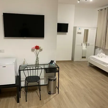 Cala Portavecchia 게스트하우스 4*